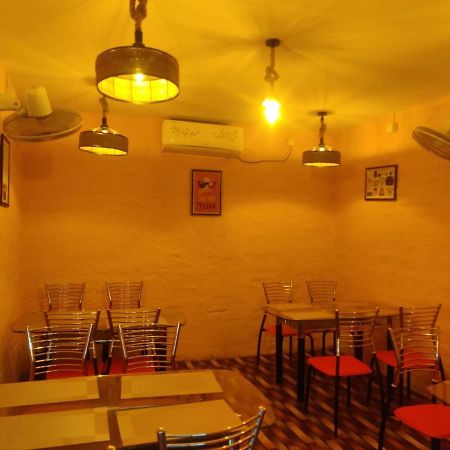 Heritage Bagala Dharmasala Hotell Puri Exteriör bild