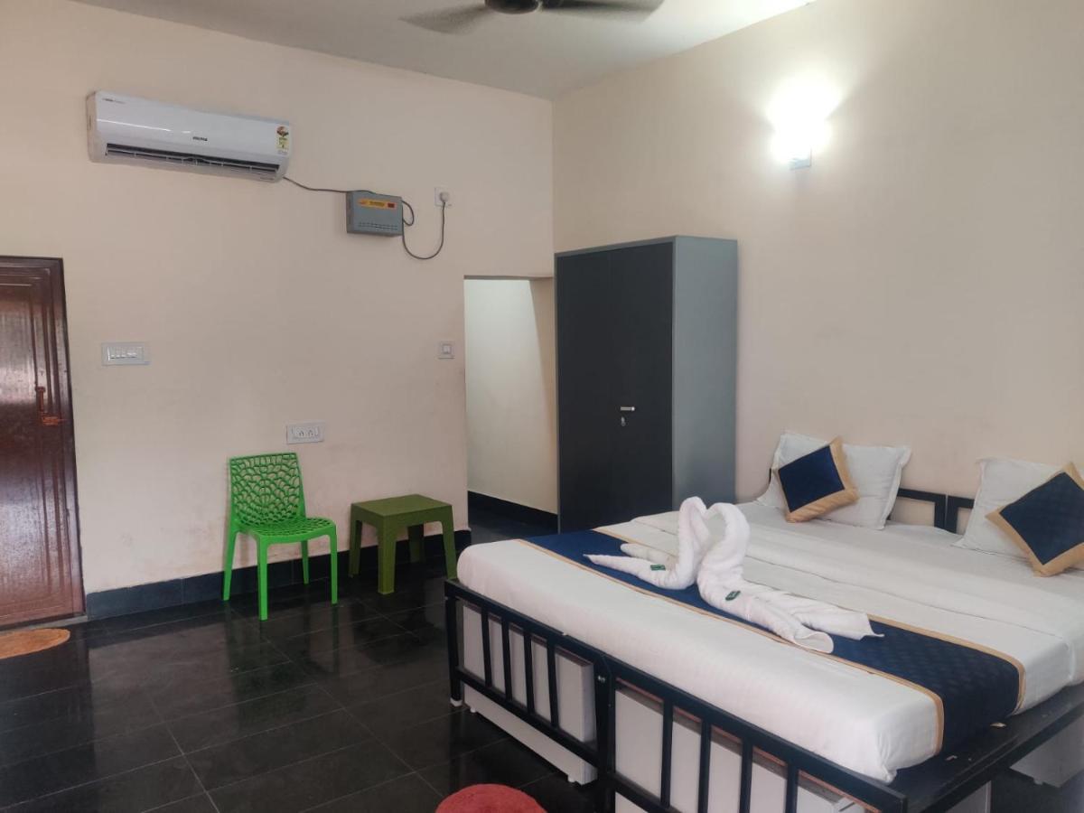 Heritage Bagala Dharmasala Hotell Puri Exteriör bild