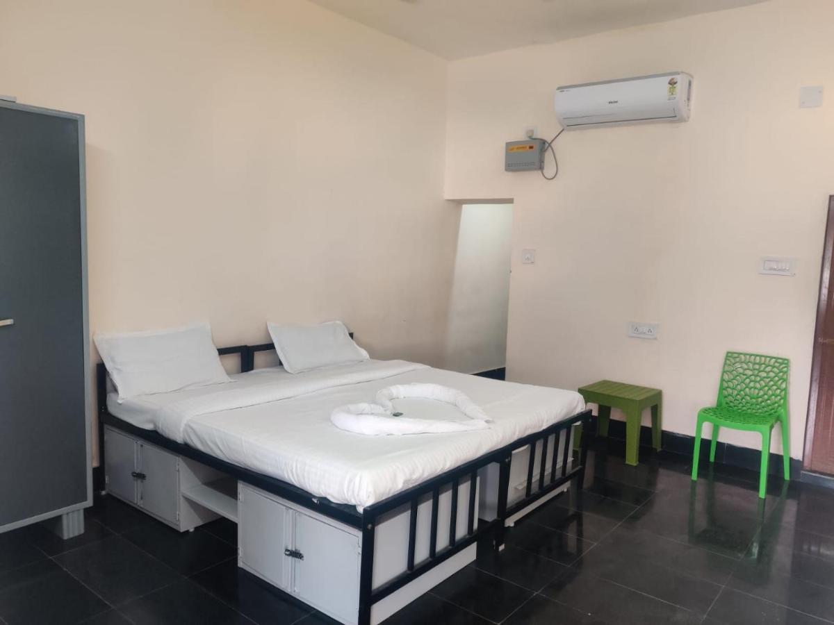 Heritage Bagala Dharmasala Hotell Puri Exteriör bild