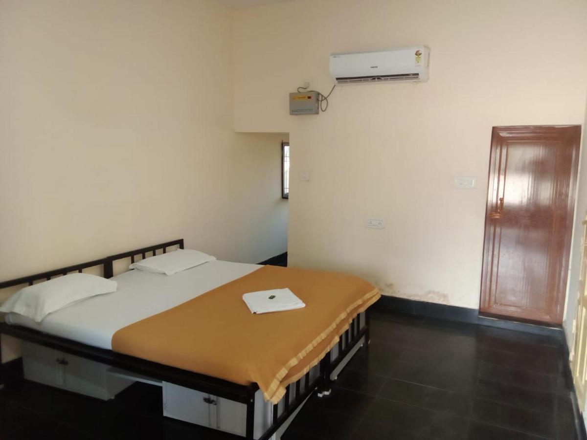 Heritage Bagala Dharmasala Hotell Puri Exteriör bild